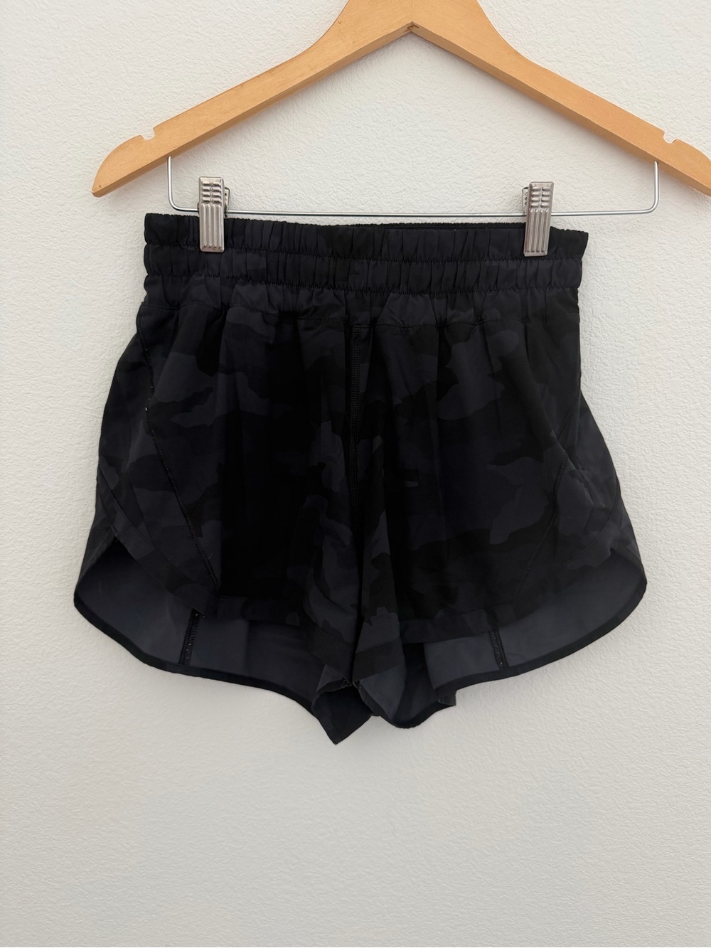 Lululemon Track That Short High Rise Camo Deep Coal Multi W7BIZS Size 4